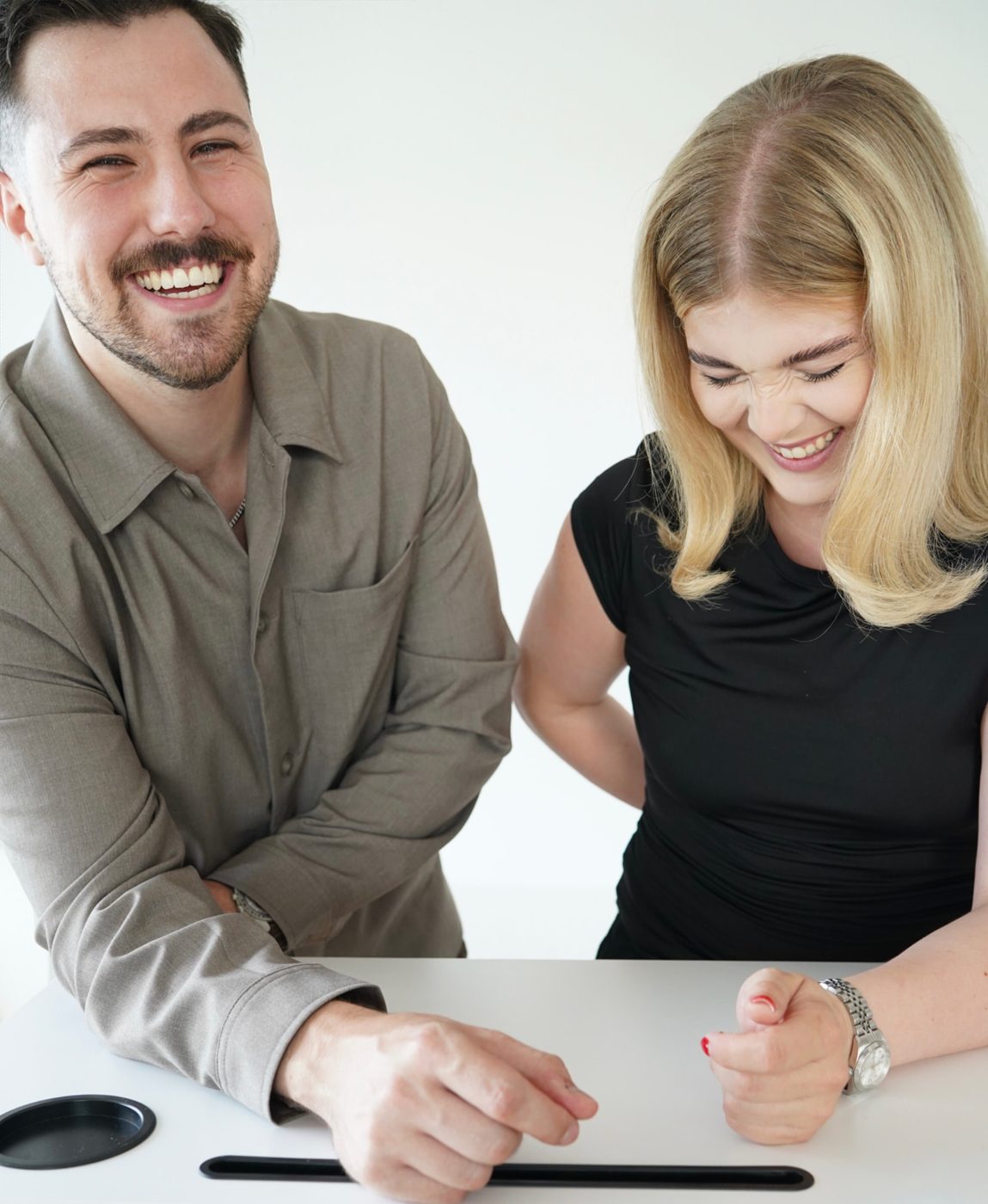 Ella und Nils – Schweizer Ansprechpartner für PIXLIP Pop-up-Messestände